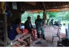 Babinsa Koramil 0602-09/Cikeusal Kodim 0602/Serang Jalin Komunikasi Erat dengan Warga